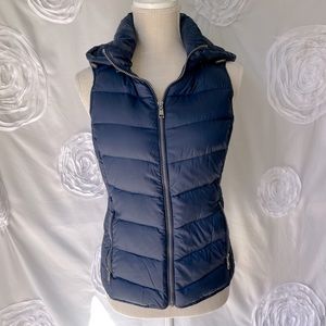 G. H. Bass & Co. down packable puffer navy blue vest with detachable hood, XS